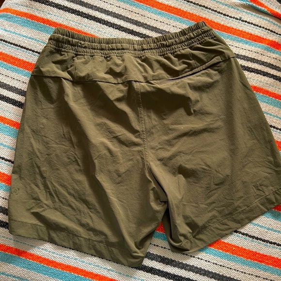 Lululemon men’s shorts size m green - Picture 2 of 10